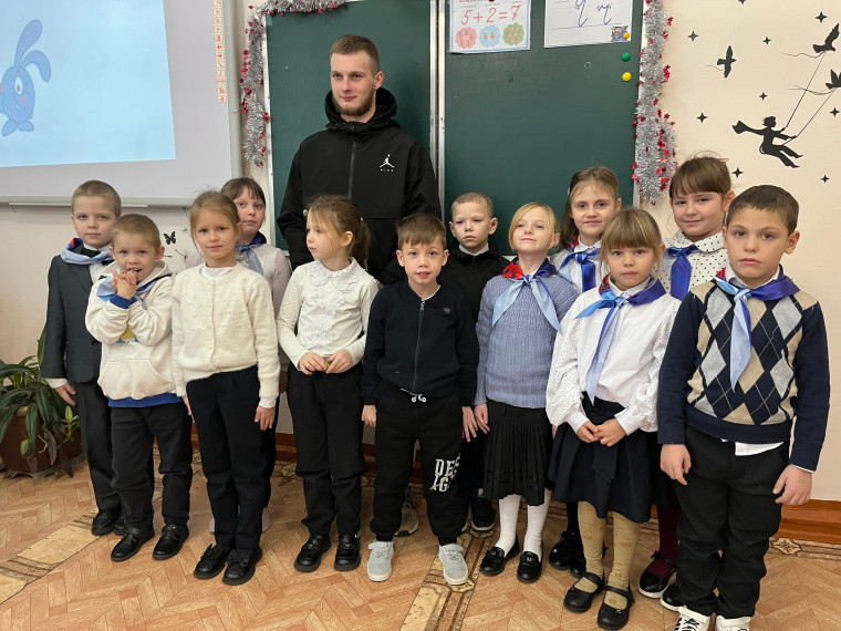 В гостях у школьников – участник СВО Илья Юрьевич Саранцев.